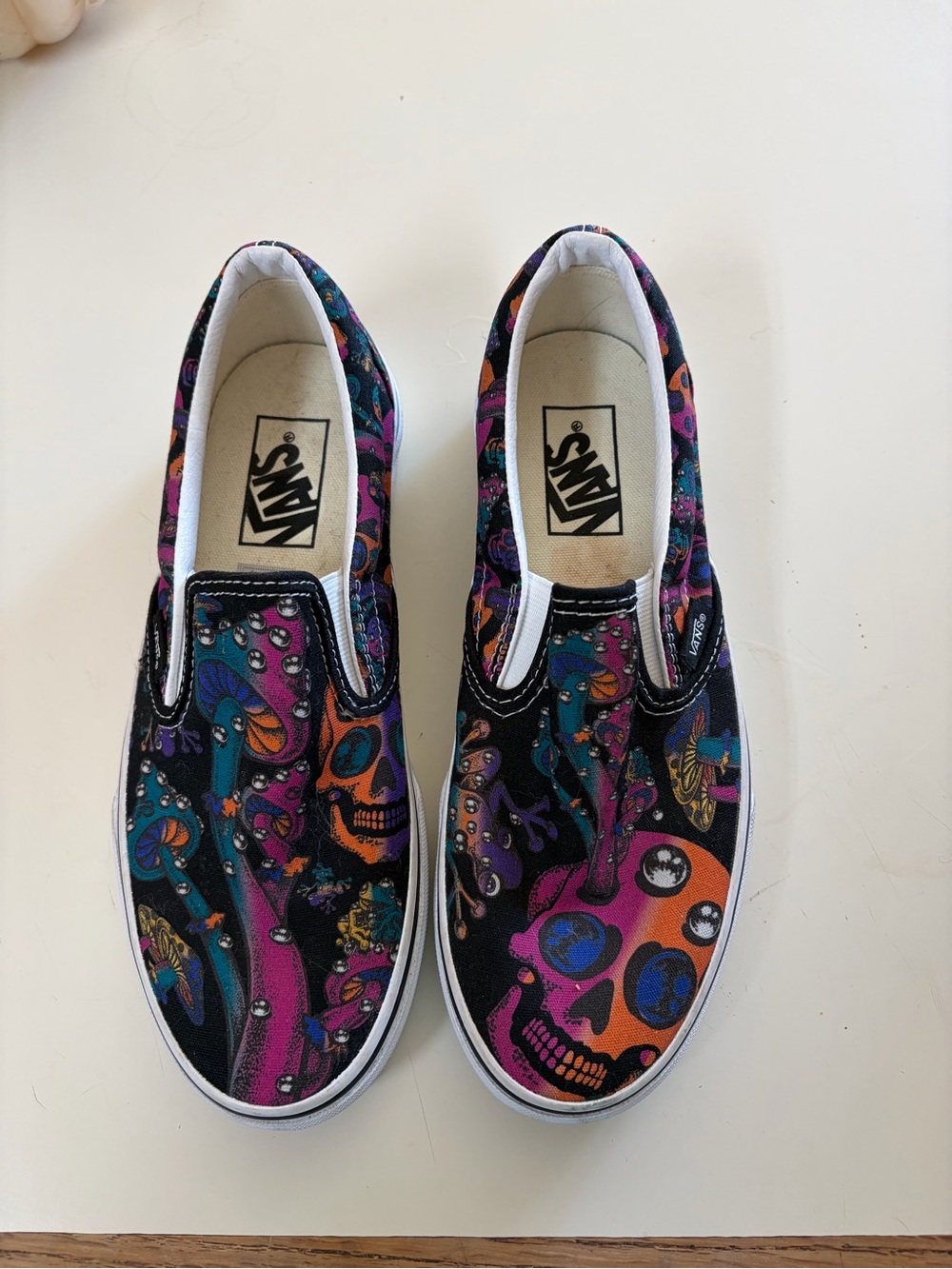 Vans Men’s size 6/ Women’s size 7.5. Trippy drip classic slip on